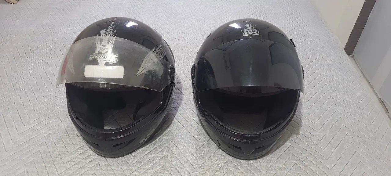 2 Capacetes  preto