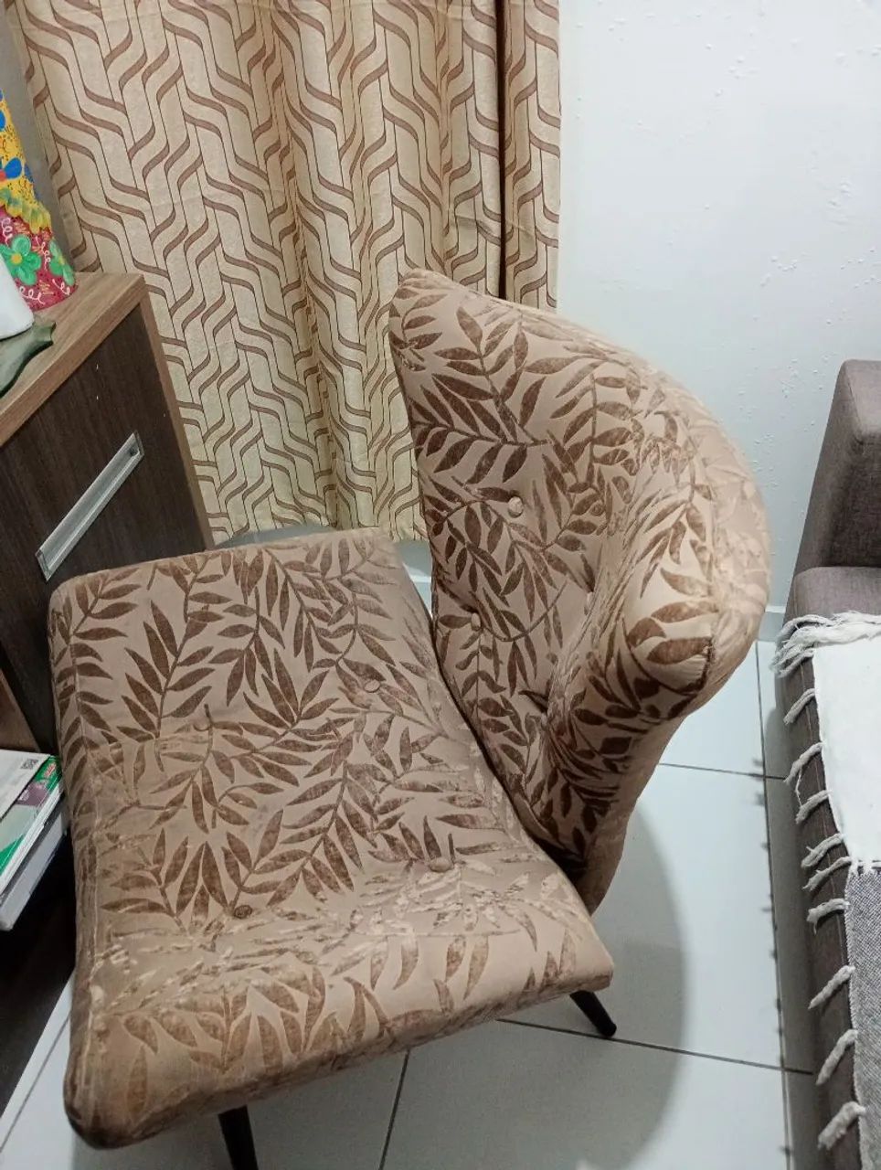 Poltrona elegante em bom estado. - Foto 4