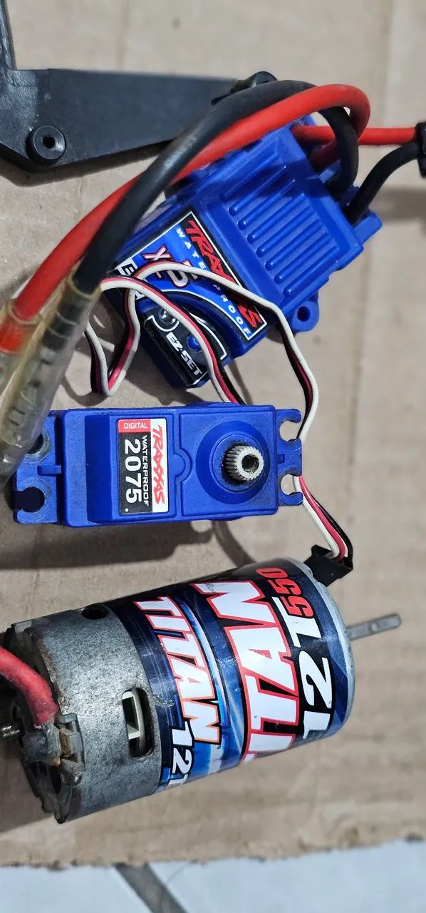 Traxxas Rustler 4x2 xl5 + peças - Foto 4