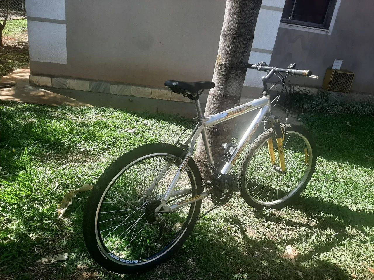 Bicicleta de alumínio aro 26  - Foto 4