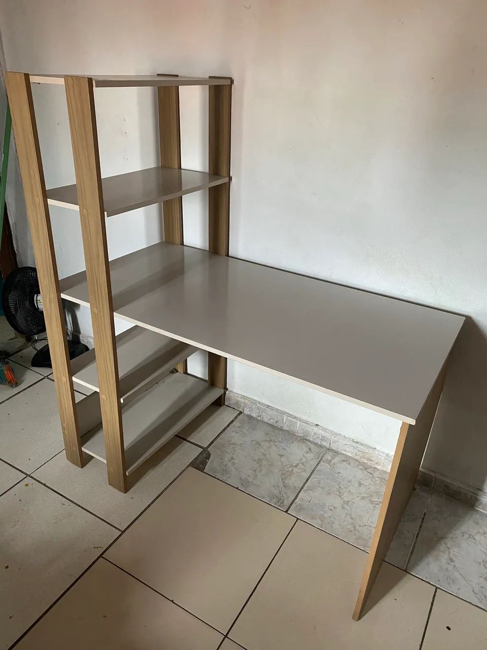 VENDO ESCRIVANINHA/PENTEADEIRA