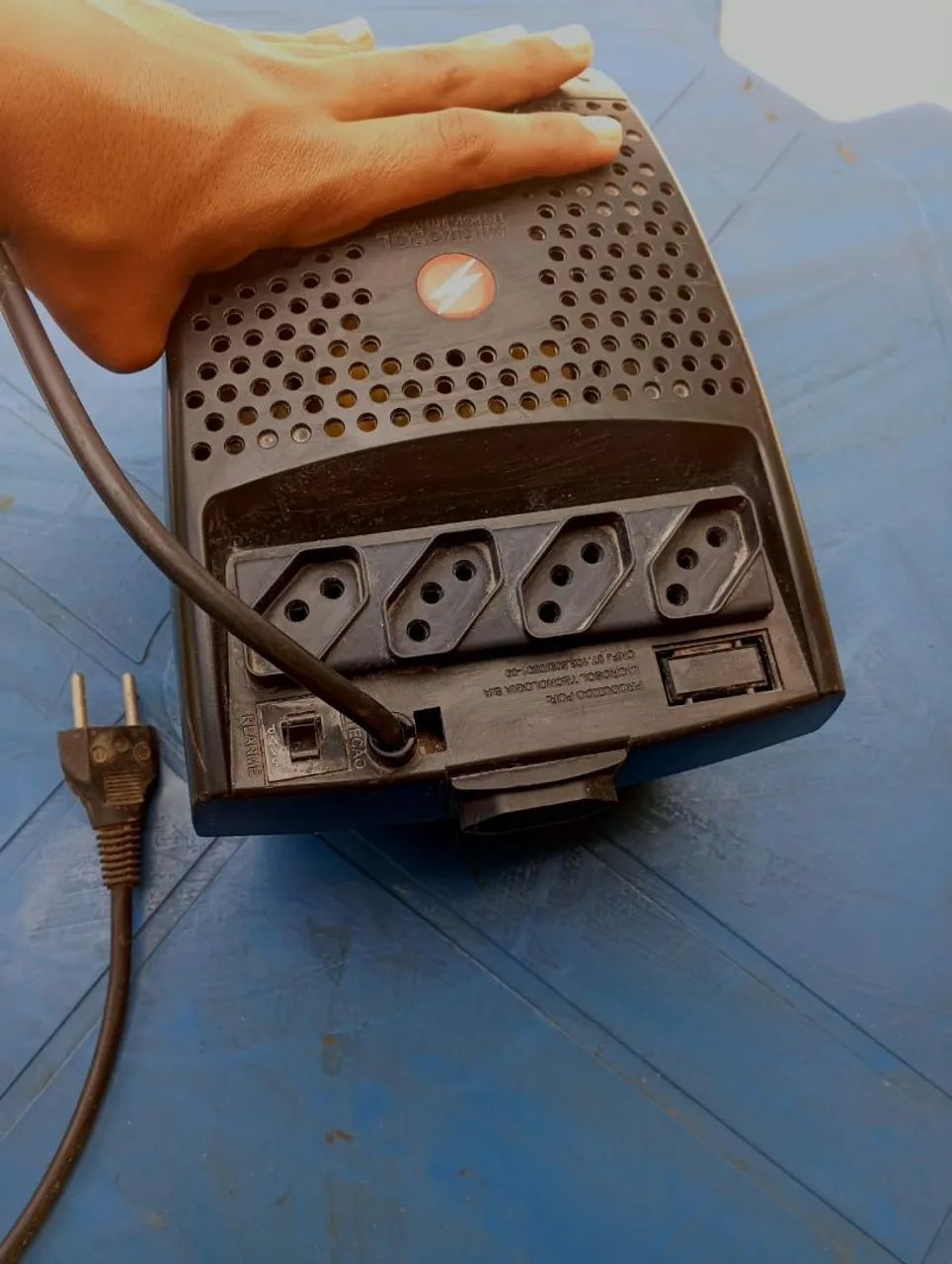 Vendo Módulo Isolador Estabilizado Microsol / APC modelo MIE G3 (300VA). - Foto 2