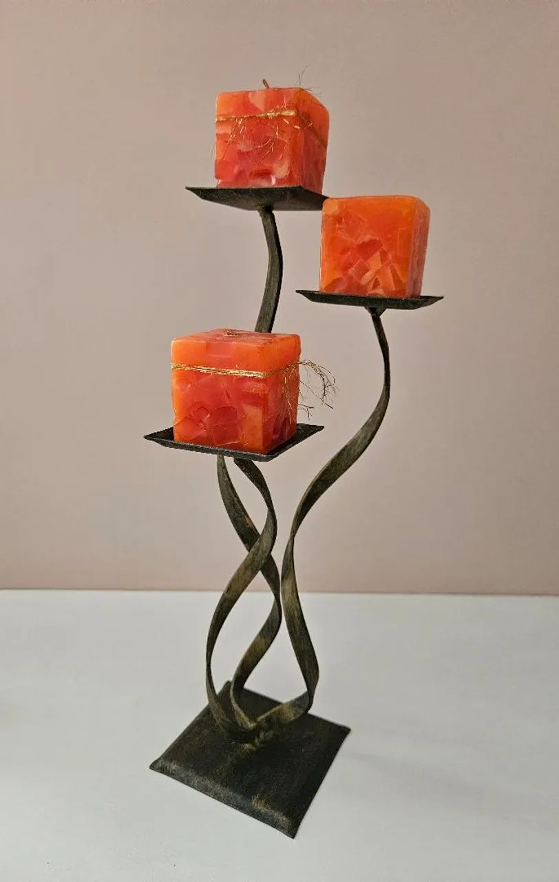 Conjunto de Castiçal de Ferro e  Velas Decorativas