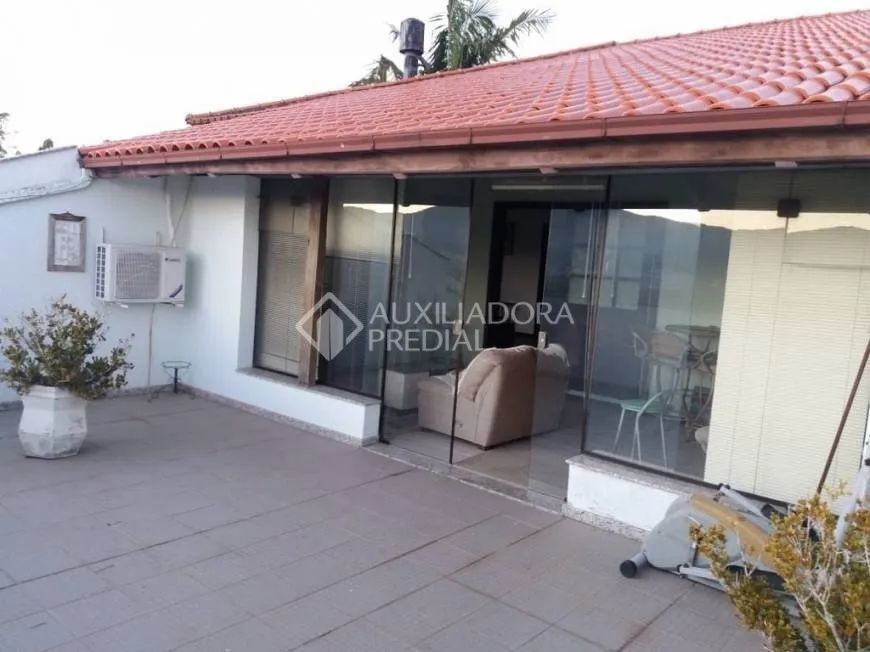 Casa no bairro Trindade com seis quartos sendo uma suíte, - Foto 3