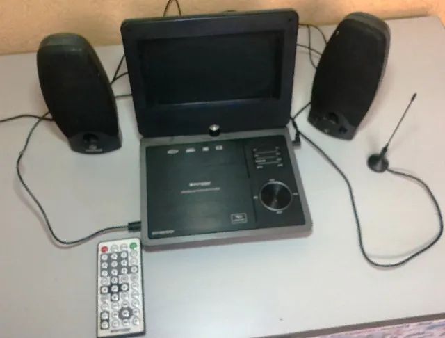 Vendo Uma Televisão de 7? com DVD 02  Caixas Acustica