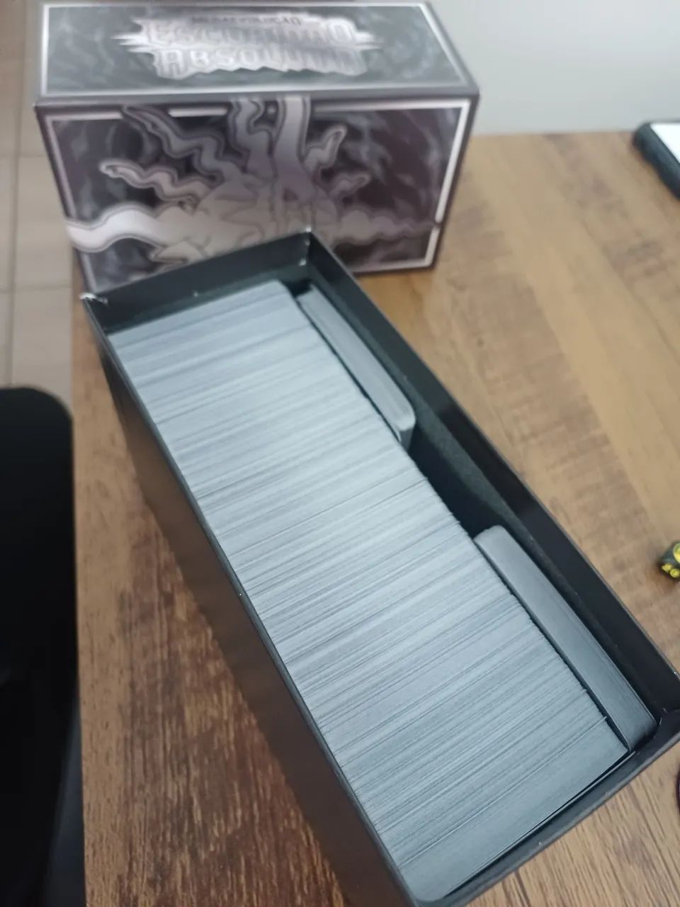 ETB de escuridão absoluta com 600 cartas  - Foto 3