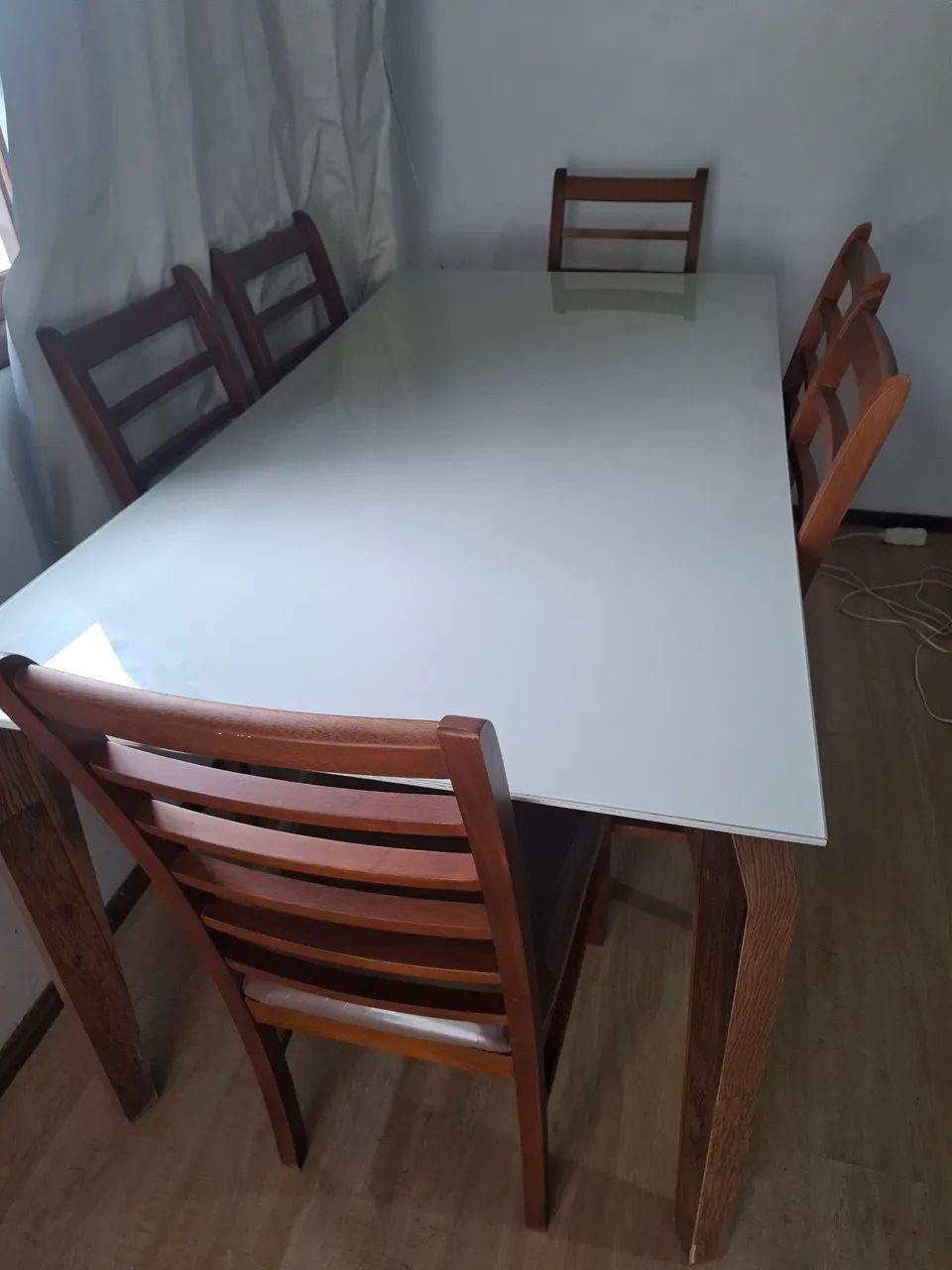 Vendo mesa com 6 cadeiras