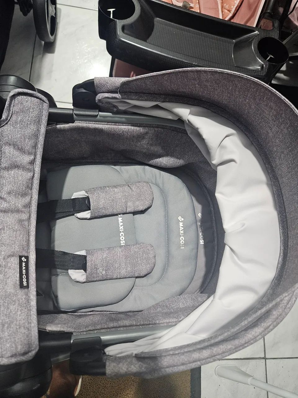 Carrinho maxi-cosi  anna 02;+ bebê conforto  em estado de novo  R$ 1.1999,00 em 12 X sem   - Foto 3