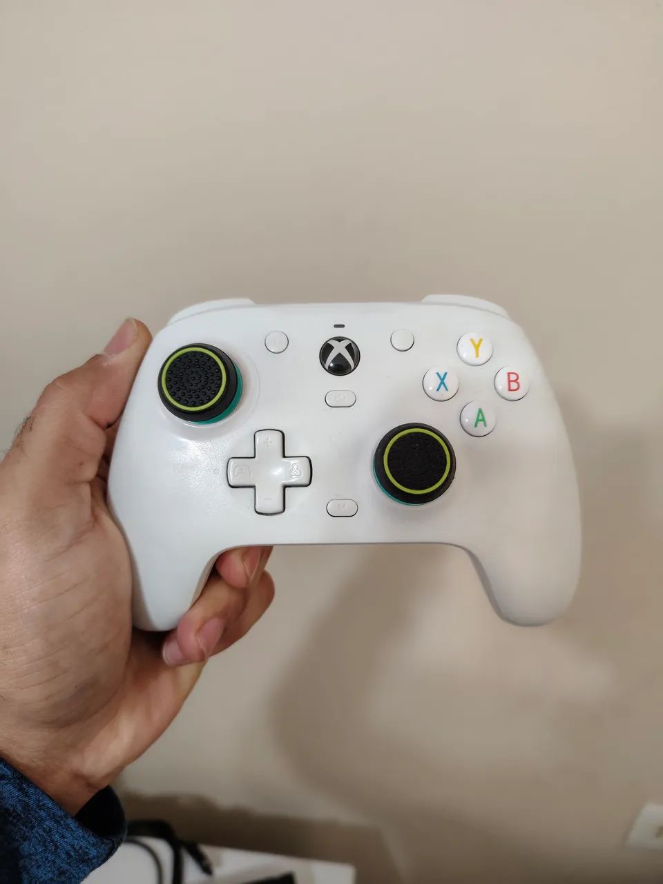 Xbox One fat 1Tb com 2 controles  - Foto 2