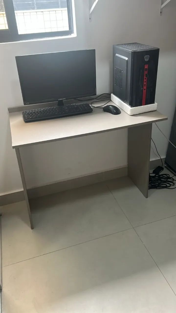 Escrivaninha 550 reais MDF