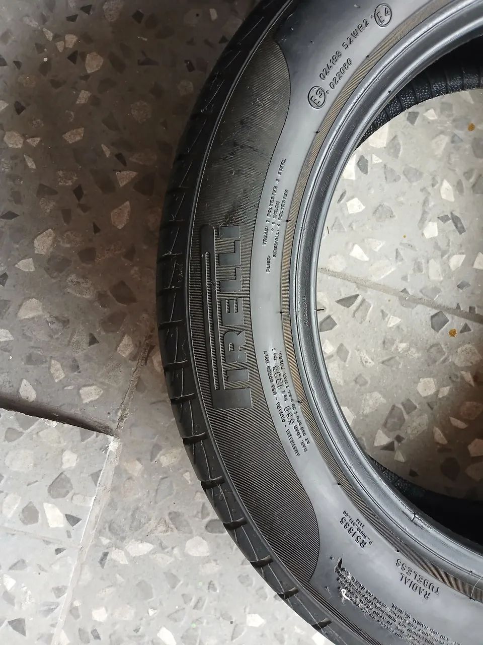2 pneus Pirelli  usado 185/60R15 - Foto 4