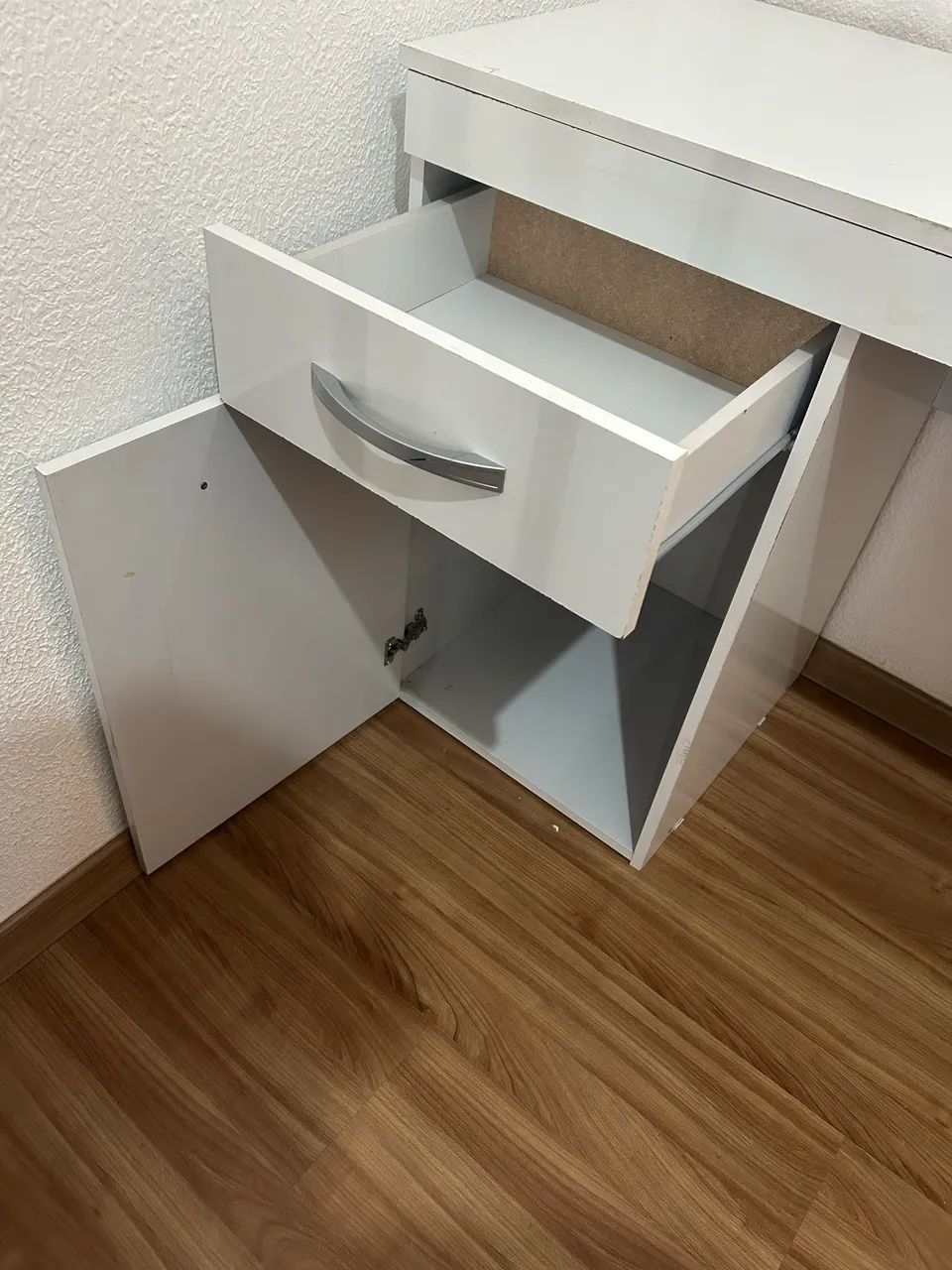 Escrivaninha (mesa) branca com gaveta e porta - Foto 5