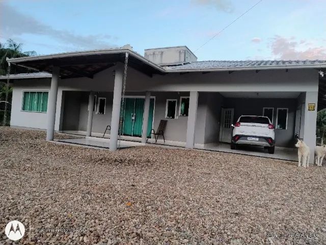 Linda casa com 180m2
