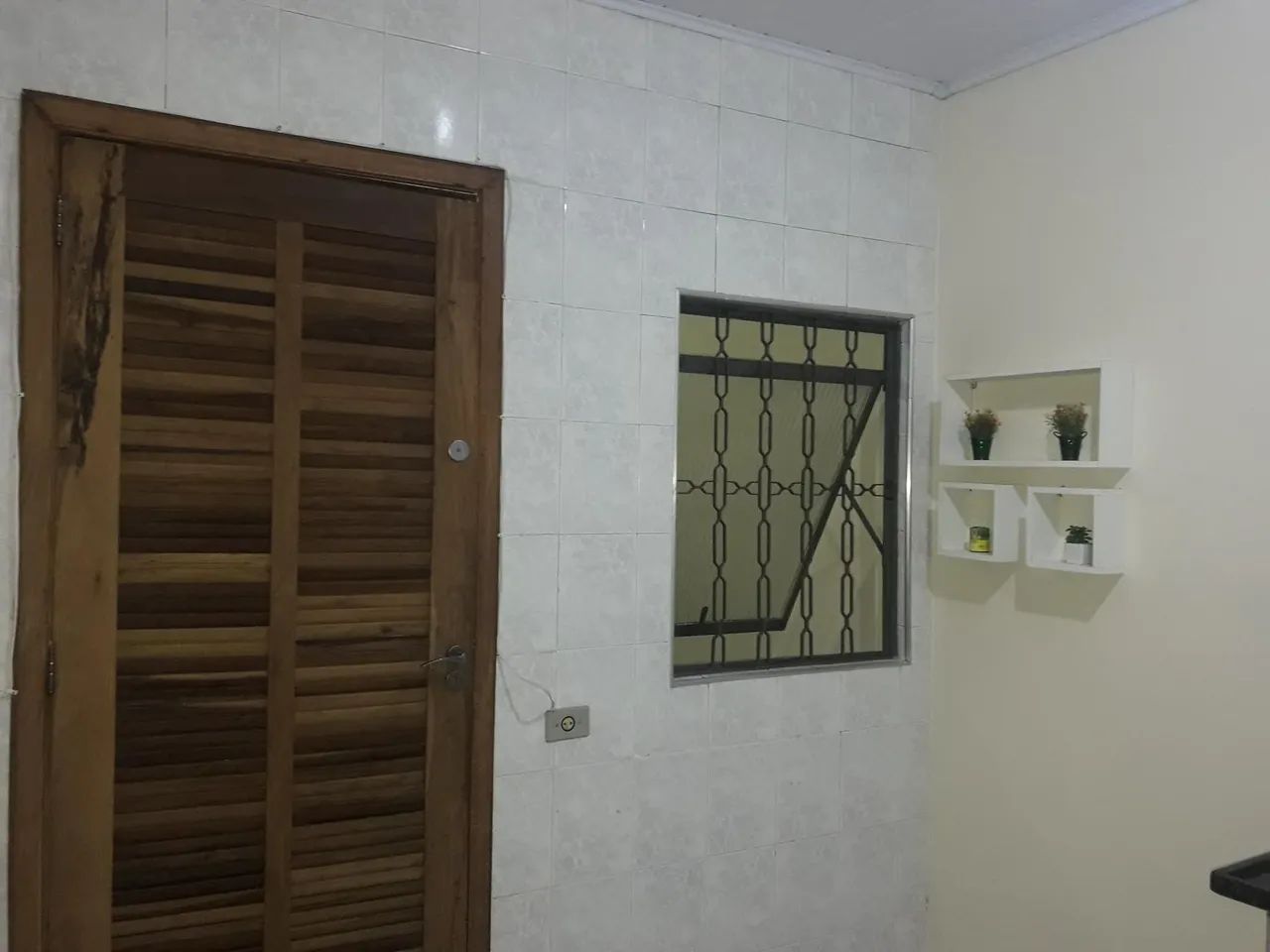 Casa de fundos - aluga-se - Foto 5