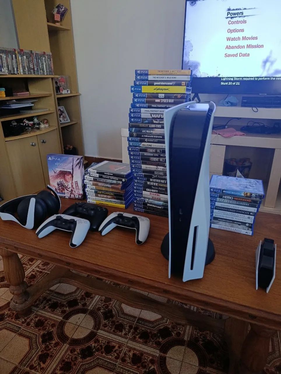Playstation 5 completo, com 51 jogos 3 controles