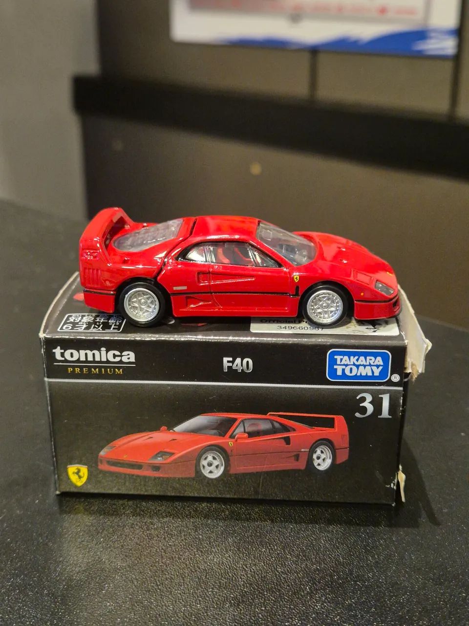 F40 Tomica 1/64