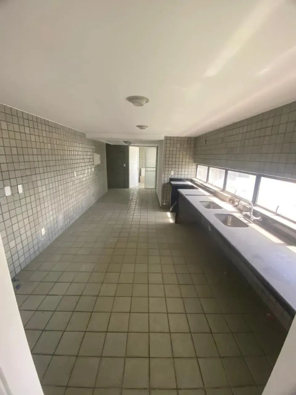 Imóvel para venda possui 327 metros quadrados com 4 quartos - Foto 4