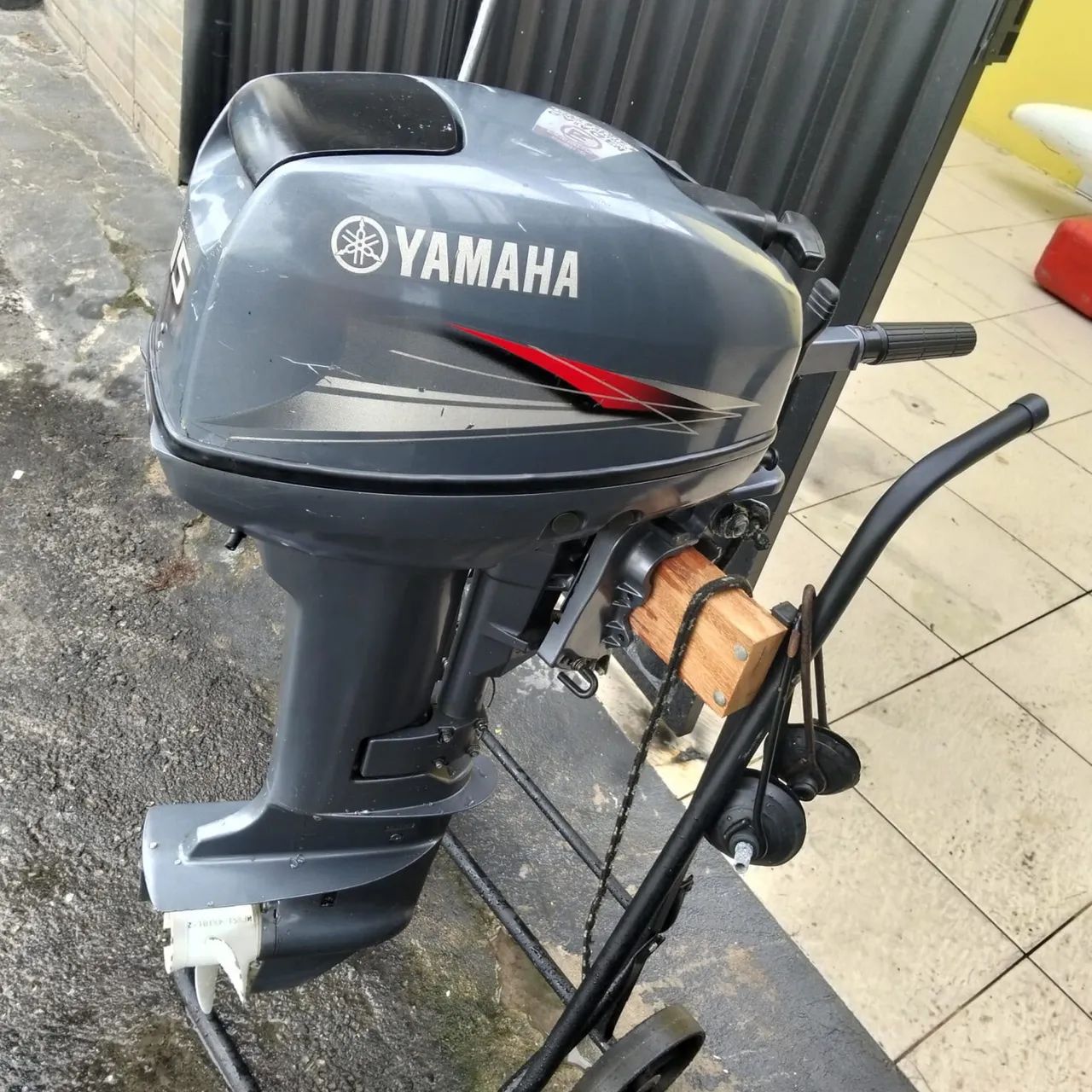 Motor de Popa Yamaha 15 HP Seminovo