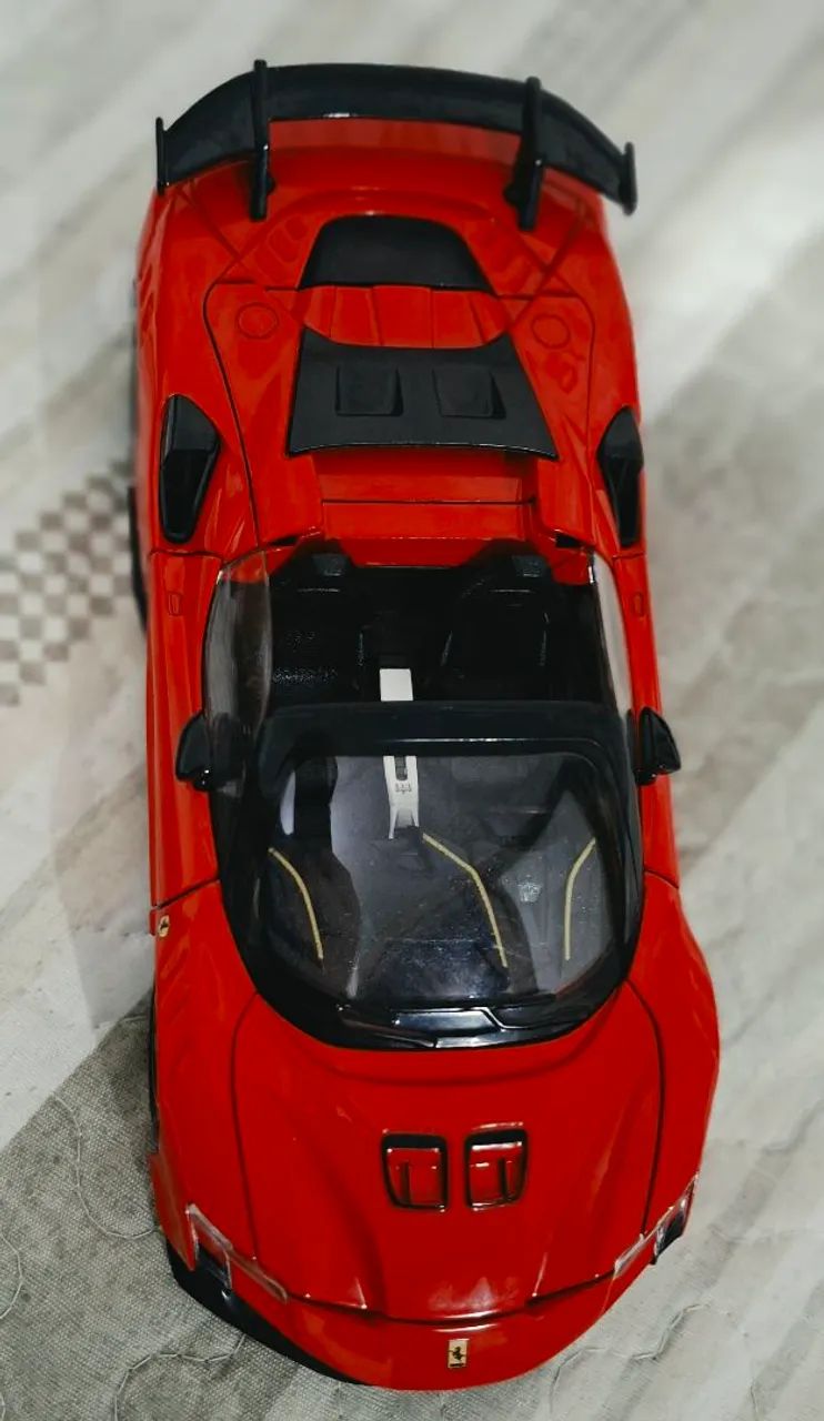 Carro miniatura Ferrari 1/24 - Foto 3