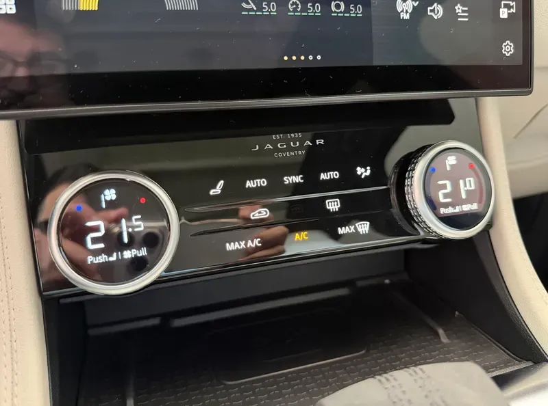 Jaguar F-Pace 3.0 R-Dyn.SE AWD 340cv (Híbrido), foto 10 de 19