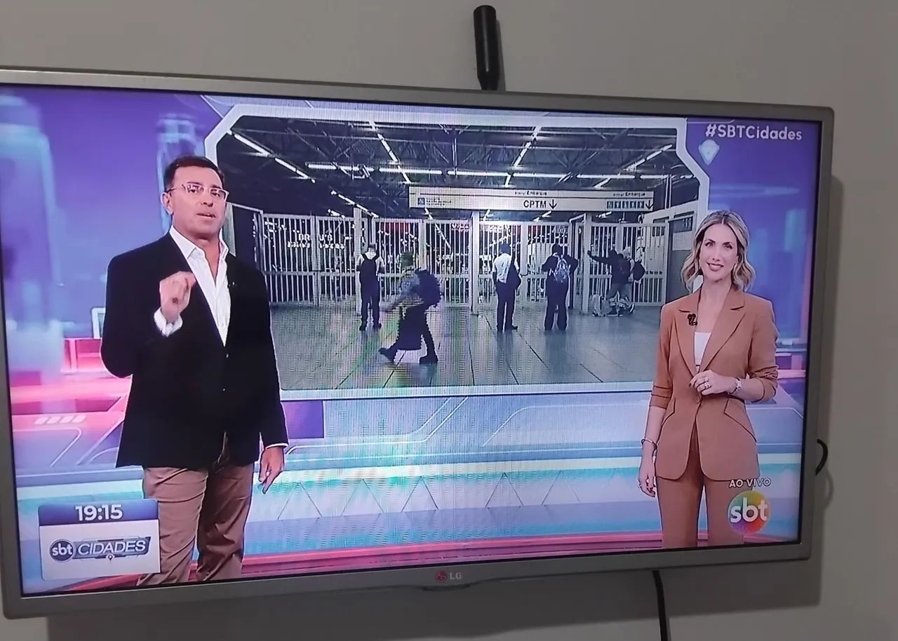 TV- LG 32° LED com Controle