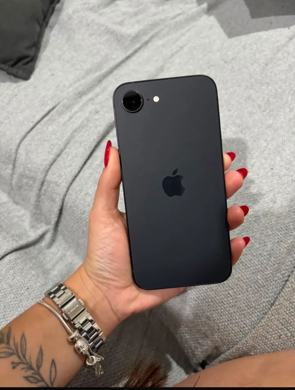 iPhone 16e preto 