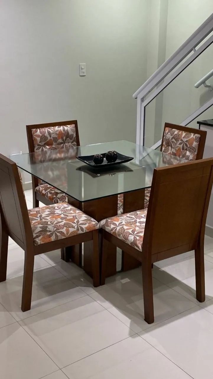 Mesa madeira jogo 4 cadeiras comprada macuco 