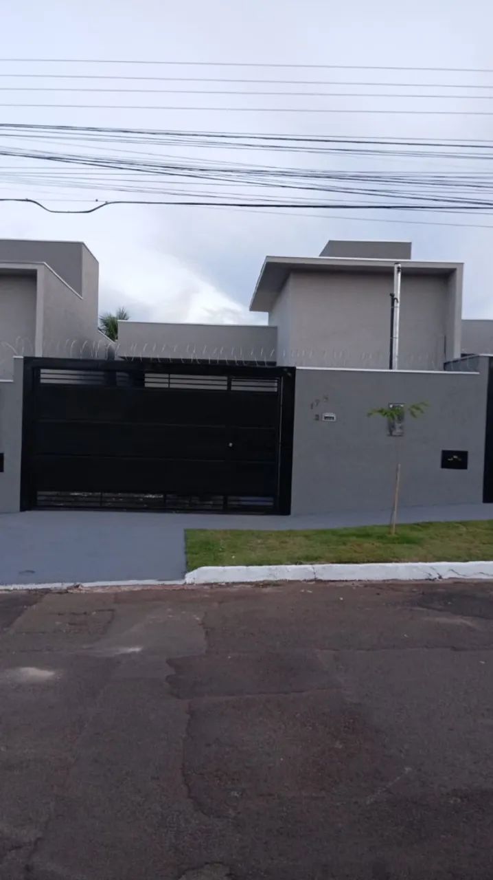 Casa Nova no Bairro Guanandi com 02 quartos, sendo um apto com jardim de inverno