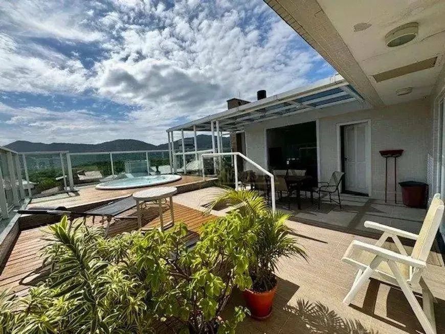 Cobertura com Jacuzzi, Vista Mar e 3 suítes na Praia dos Açores em Florianópolis. - Foto 2