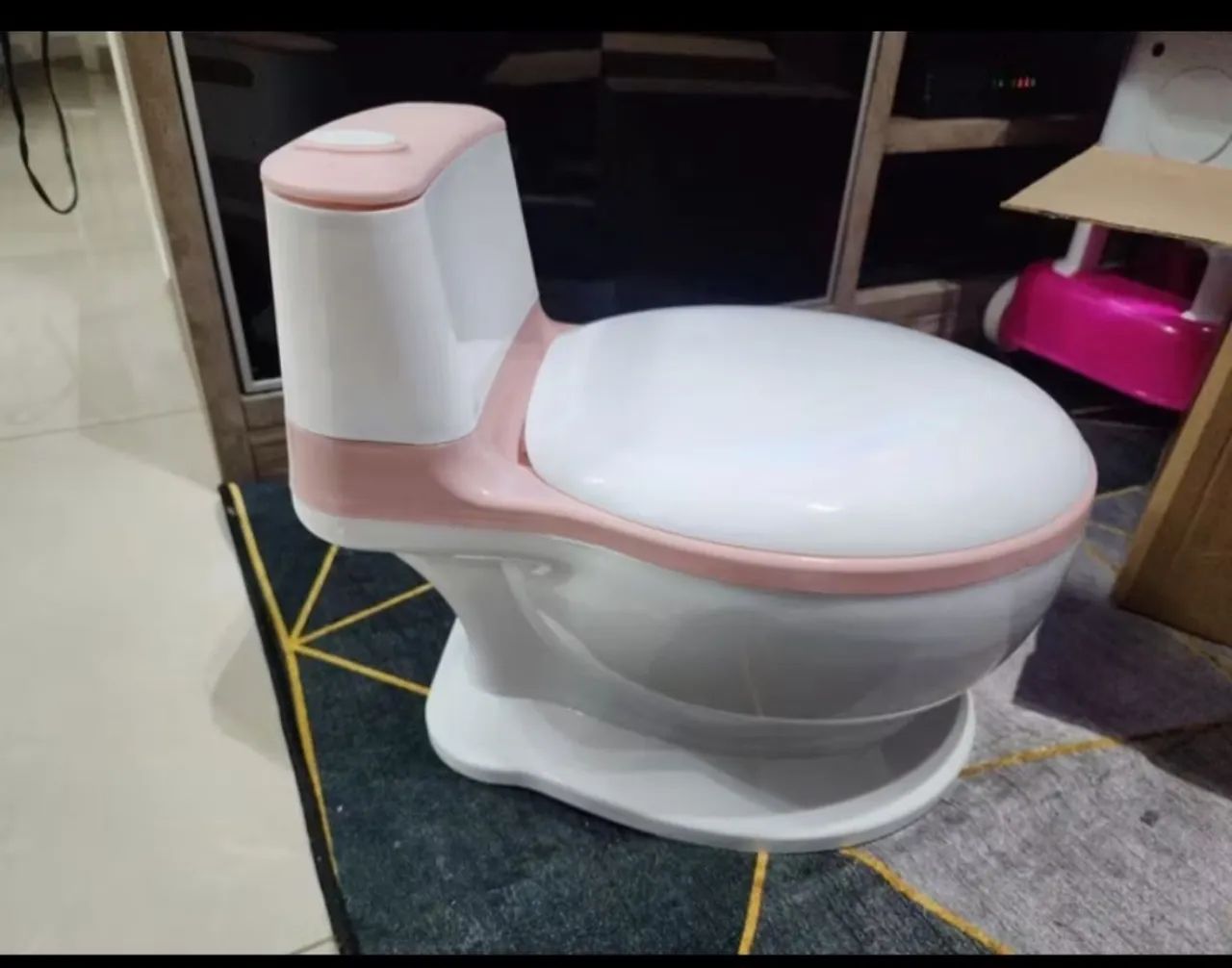 Troninho privadinha menina