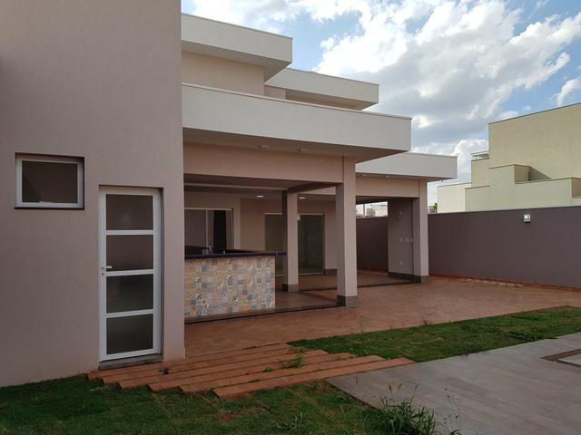 Vende este sobrado no condomínio Bella La vitta em sertaozinho SP cel. 016 99169 26 42
