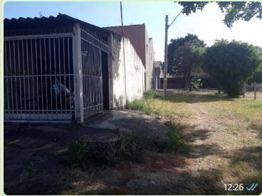 Lote de esquina com uma casa simples nascente - Foto 3