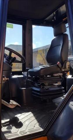 Retroescavadeira JCB 3c 4x4 cabinada - Foto 4