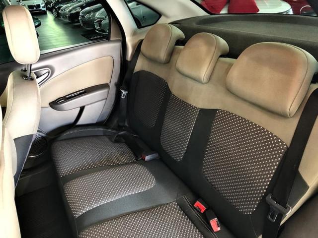 Fiat Grand Siena Dualogic 1.6 2015 - Foto 9