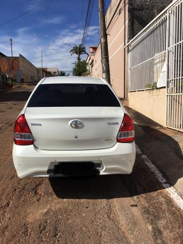 Vendo Toyota Etios sedan Branco - Foto 4