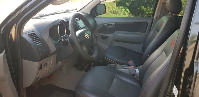 Carro Hillux preto bem conservado - Foto 4