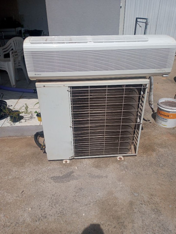 Vende se central de ar 30 mil BTUS com defeito R$600,00