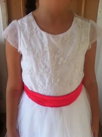 VESTIDO DAMINHA BRANCO COM LAÇO ROSA - Foto 3