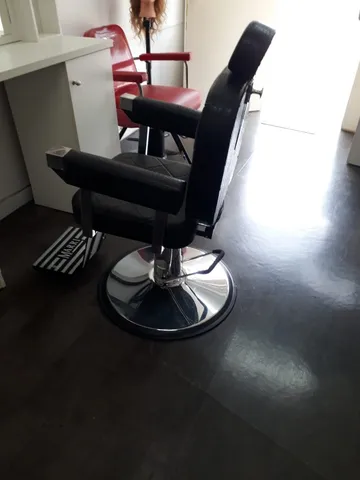 Cadeira Barbeiro Salão Reclinável Dubai Barber Pé Cromado