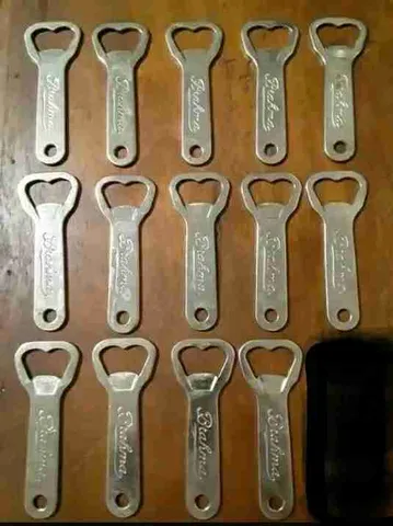 Abridor de garrafa antigo Brahma (de metal)
