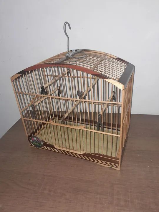 Gaiola de madeira para pássaro coleiro desenhada  marcenaria na madeira
