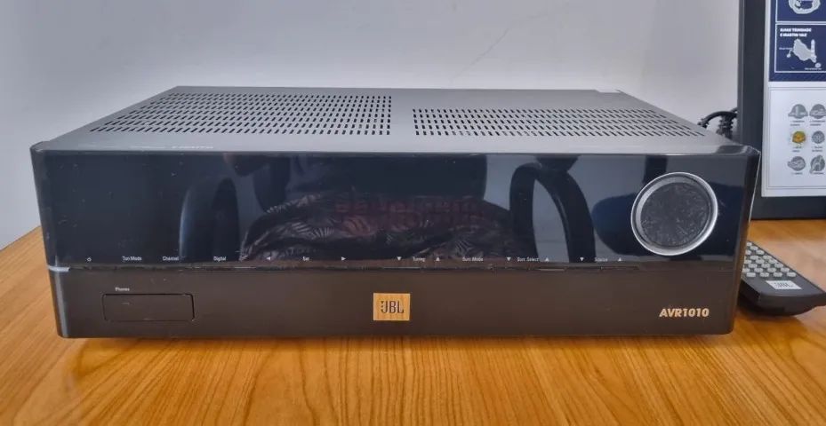 JBL AVR-1010 - Receiver 5.1ch / 3D Ready / DLNA 5.1 / Internet / 110v - Com defeito