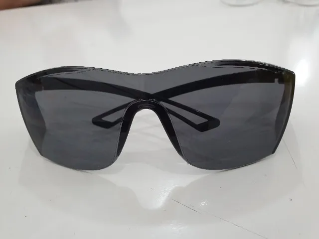 Óculos de Proteção escuro, com lentes UV