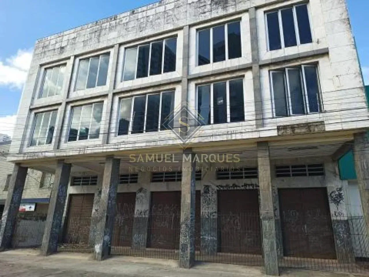 Prédio Inteiro em Encruzilhada - Recife