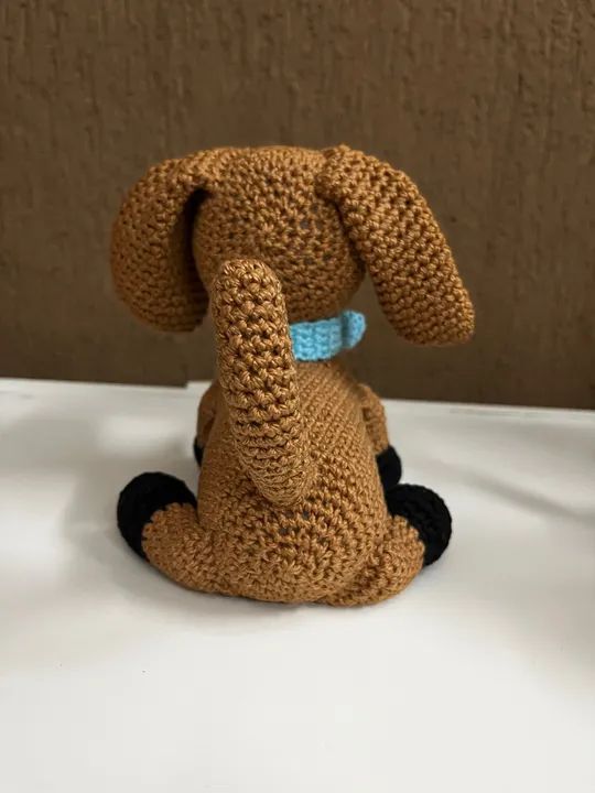 Mini Cahcorro Dachshund Marrom Sentado em Crochê Amigurumi Pelúcia Salsicha - Foto 5