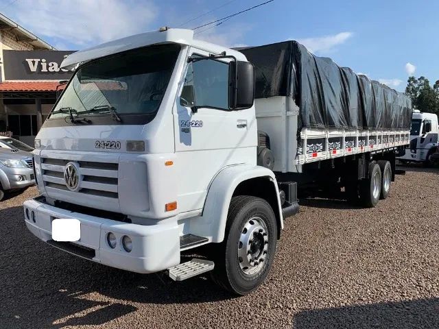 Vw 24220 Worker carroceria granel ano 2011 316700Km R$ 285.000,00av