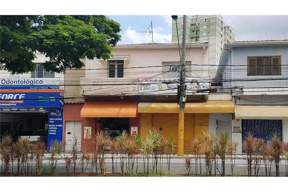 Casa para alugar com 3 quartos, cozinha ampla e quintal para pet