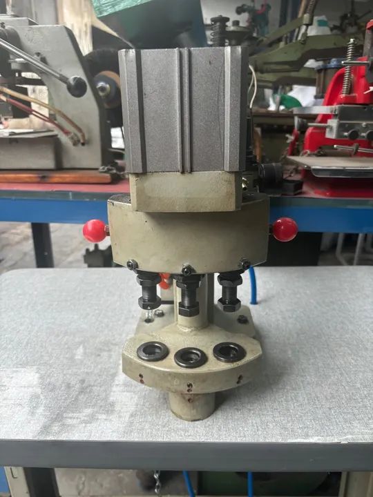 Máquina de Aplicar Botões Cabeçote Triplo - Foto 3