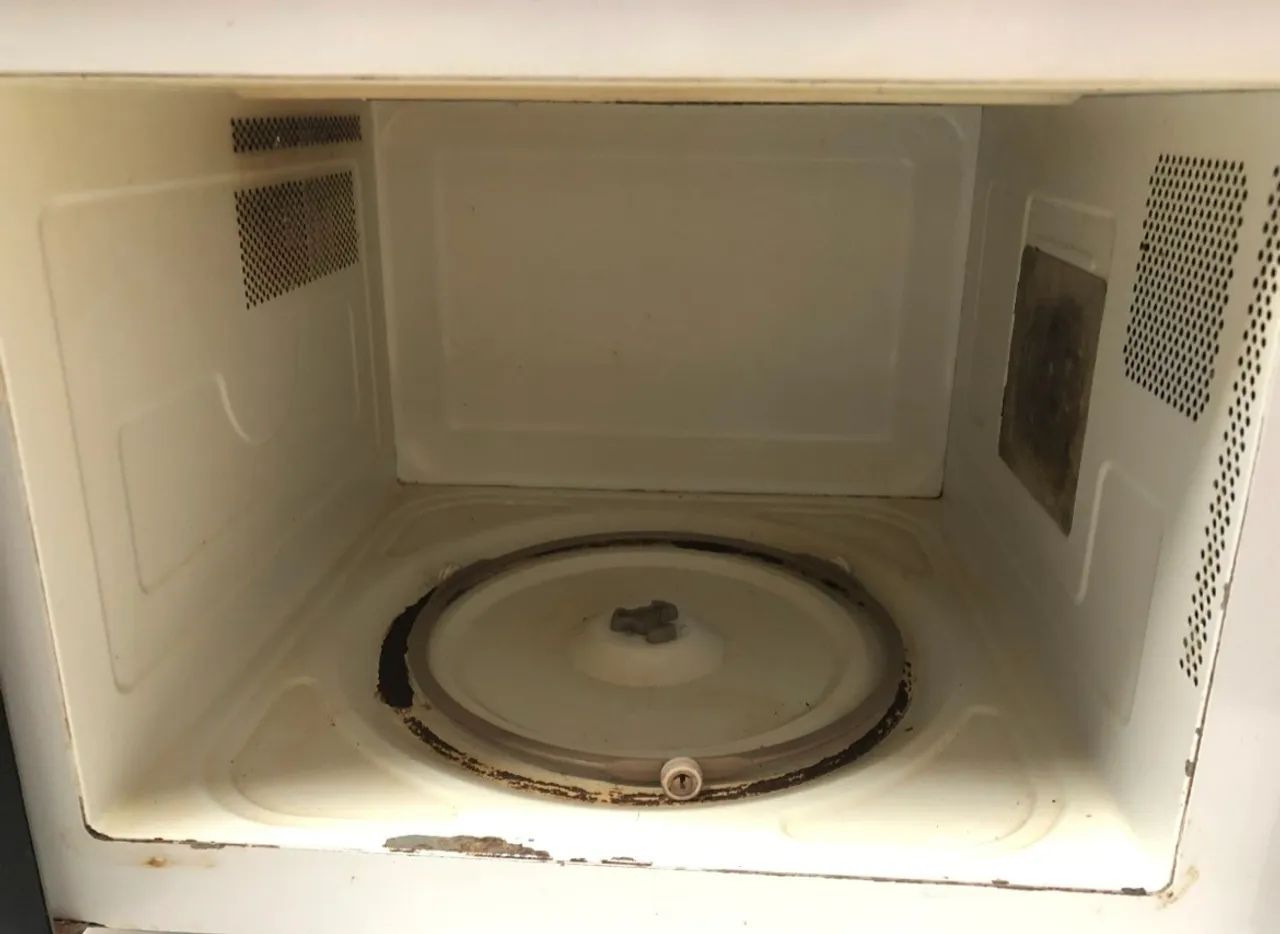 COM DEFEITO LEIA ANUNCIO Microondas Panasonic 30L Grill Usado - Foto 5