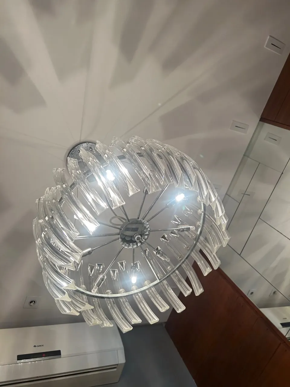 Lustre Moderno em Cristal - Elegância para sua Sala de Estar